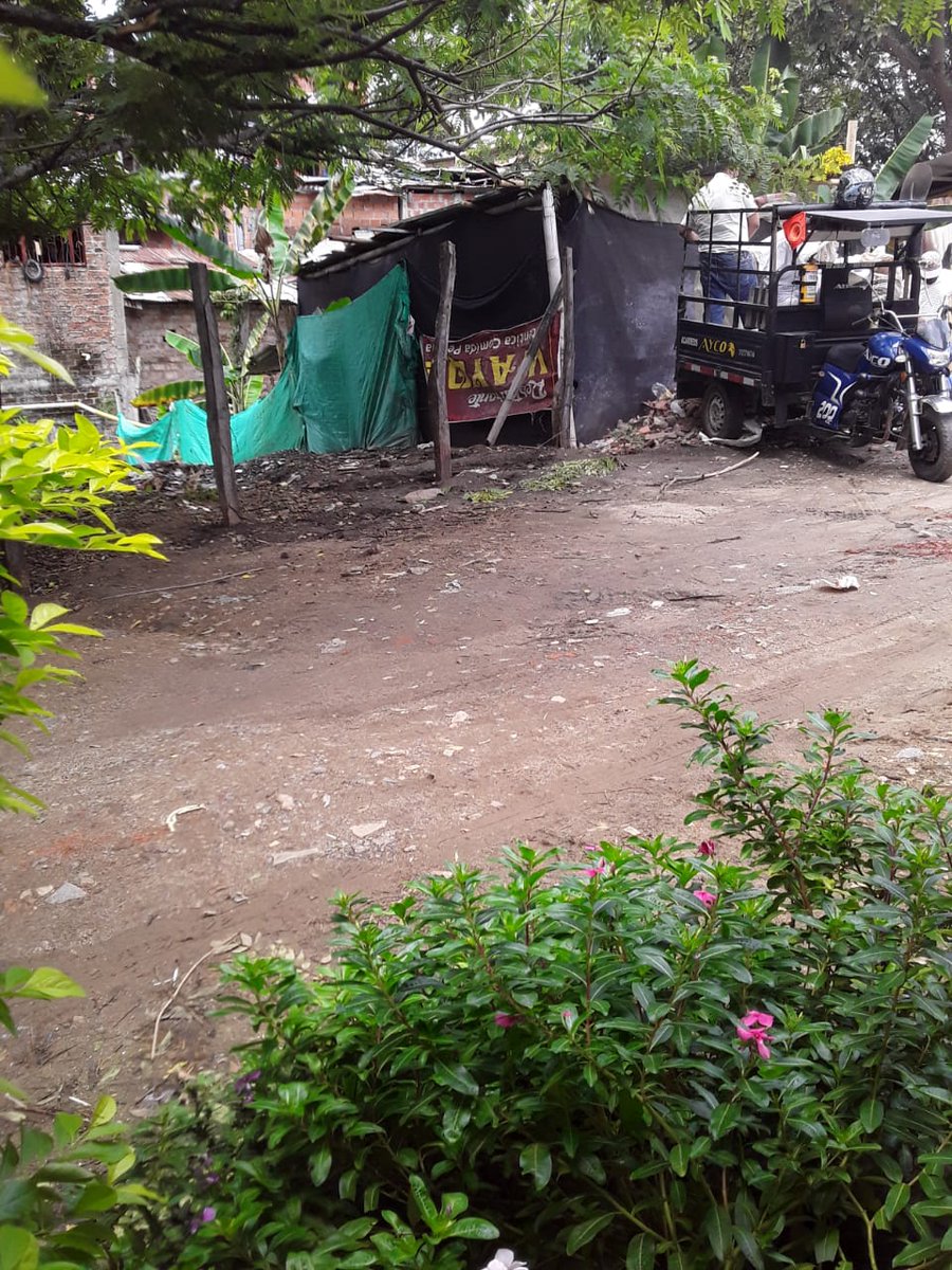 Davidmari_n's tweet photo. Estan invadiendo de manera indiscriminada las zonas verdes al lado del rio la pioja en el barrio la mansion, votan escombros ,ninguna entidad se presenta y la invasion sigue creciendo @LaCarinosaRadio @EcosdelCombeima @daniperiodista7 @Alcaldiaibague @Cortolima @vecinoibague https://t.co/6RVvXGjpiF