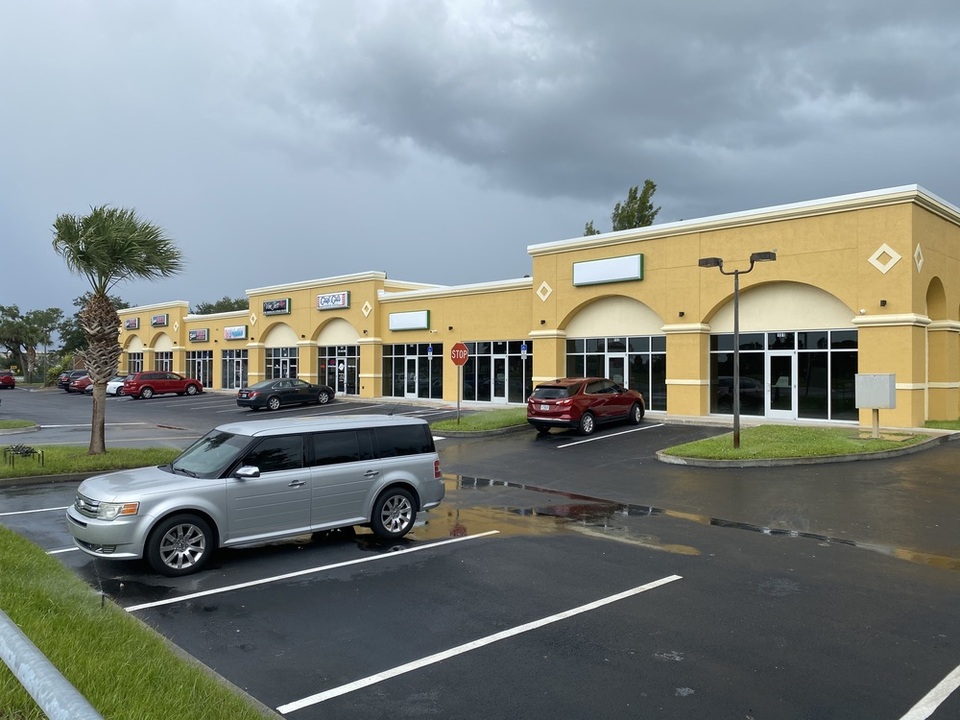 theBrokerList's tweet photo. Rosa Plaza #Rockledge #Florida #CRE @JeffTRobison @teamlbr #Retail #StripCenter https://t.co/HgnBudpjwK https://t.co/oXf0UxPKXn