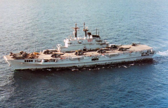 FlMichele69's tweet photo. History #Somalia🇸🇴#RestoreHope #ContinueHope MixedFlightGroup #ItalianNavy 🇮🇹 #ItalianArmy #ESMAR
1994
CVL Garibaldi 
Assets
Navy
7 #SH3D
4 #AB212
Army
5 #AB205
3 #CH47
2 #A129 
1995
Navy
5 #AV8B
2 #SH3
4 #AB212
Army
4 #A129
@ItalianNavy @Esercito @ItalianPolitics @navalhistorian https://t.co/Og4sebVtbx