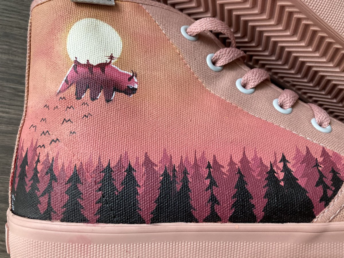 LittleBlueBitch's tweet photo. Finished up some Avatar the Last Airbender inspired shoes for @jennaearthling https://t.co/i8LUpVDo1P