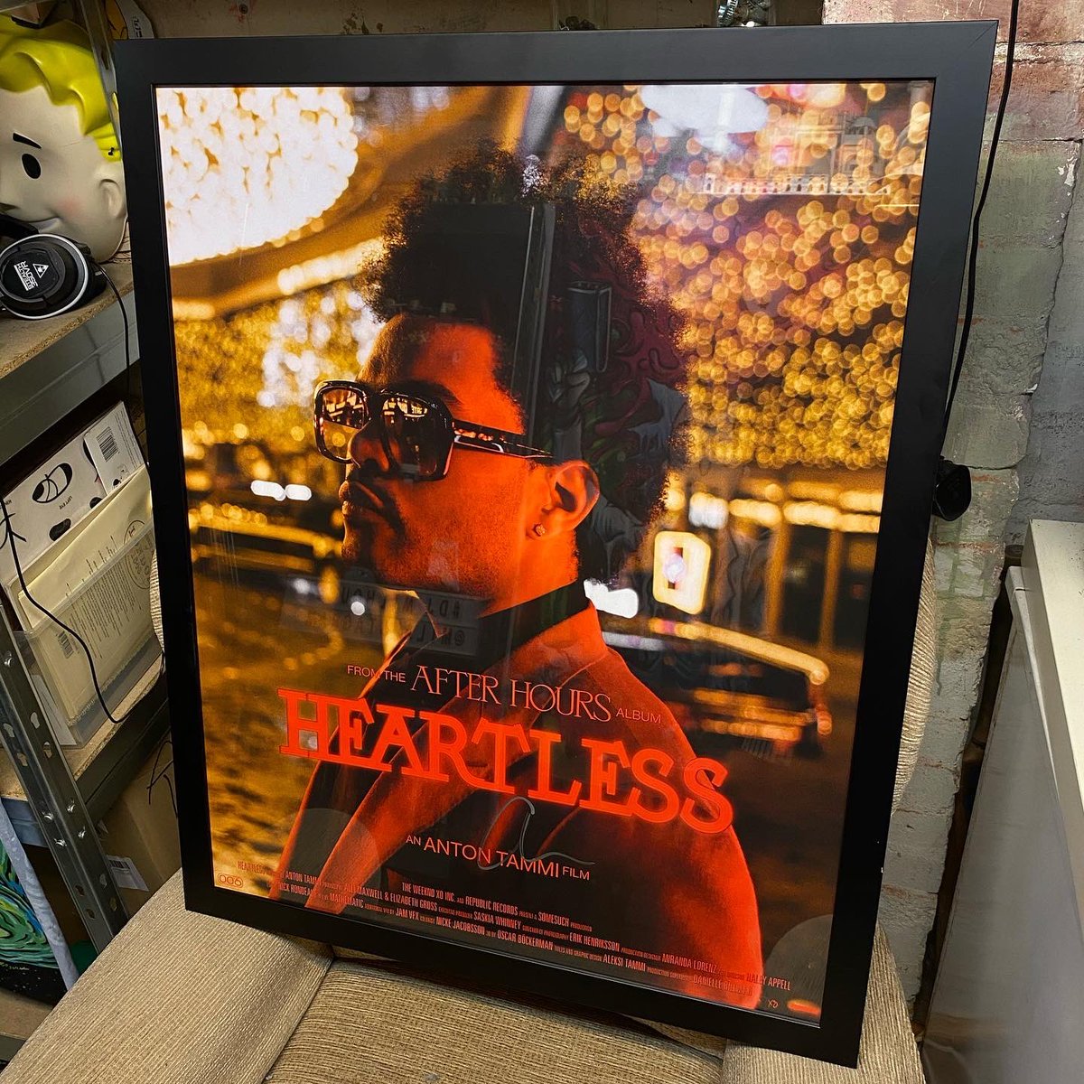 Miilan2010's tweet photo. When my signed poster from @theweeknd turned up I had to go and get it custom framed, this is the result... #theweeknd #afterhours #xotwod #xo #signedmerchandise #merchgang https://t.co/7yRofuofza