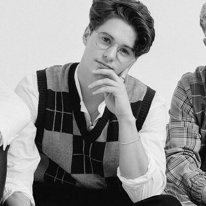.   blake richardson as     bradley simpson       a thread