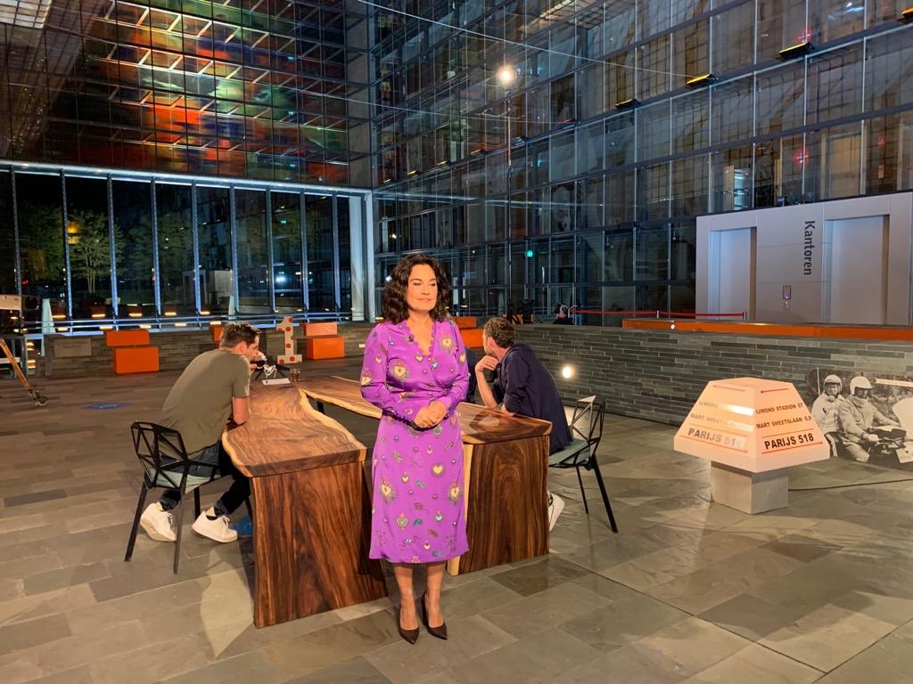 astridwisman's tweet image. Vanuit Hilversum #deavondetappe @BeeldenGeluid theo bos @laurenstendam @LeoDriessen met dione de graaff en Herman v d Zandt  @NOSsport