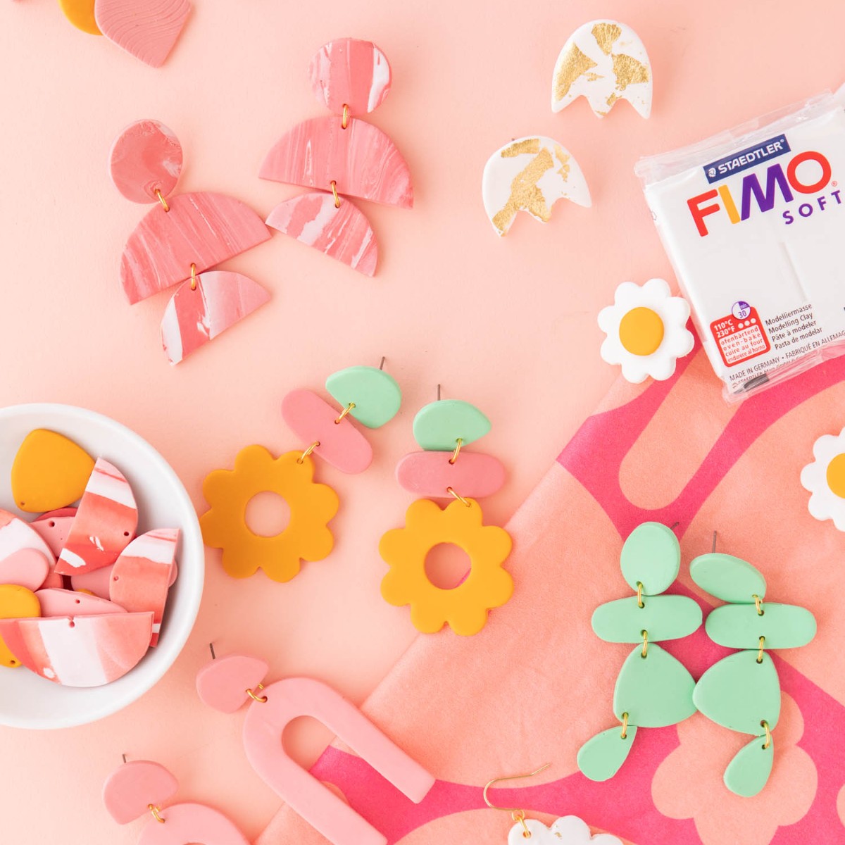 📣FREE LIVE WORKSHOP📣 Maker and Blogger, Sarah Khandjian, will teach you how to create your own earrings and necklaces with FIMO oven bake clay. Check out fb.staedtler.com/SarahHeartsonl… to sign-up for her online Classroom tomorrow 1 PST.

Follow <a href="/STAEDTLERNA/">STAEDTLER-Mars NA</a> for more exciting news.