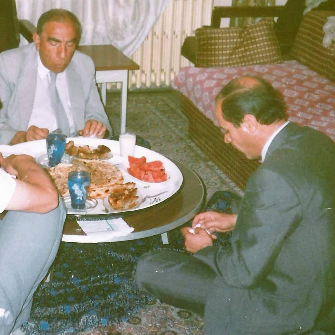 Dert sofrasından bal yediler 
Baş eğmediler