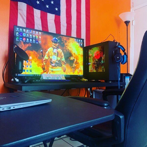 MiamiSunsetMed's tweet photo. Our Medical Students are optimizing their workspaces at home! 🖤💛 We’re ready to learn how to save lives! @CTEMiami @NAFMiami @NAFCareerAcads @MDCPS @STEMDesignation https://t.co/lHZpH1swgA