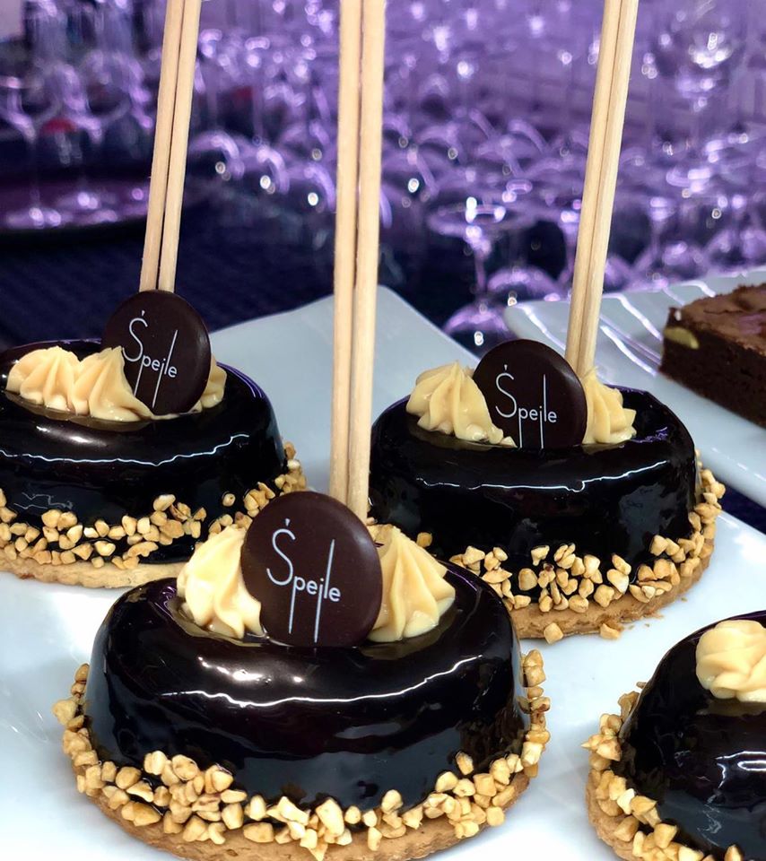 Špejlujeme sladce .... ❤️😋🍡 !!! @lenas_baking <a href="/bistrospejle/">Bistro Špejle</a> #spejle #bistrospejle #tapasprague #praguebistro #dezert