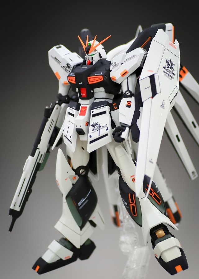 ヒロピーラボlv 33 プラモ大好き 逆にhi Nガンダムをフリーダムガンダムの色に塗装するとこうなるそうです