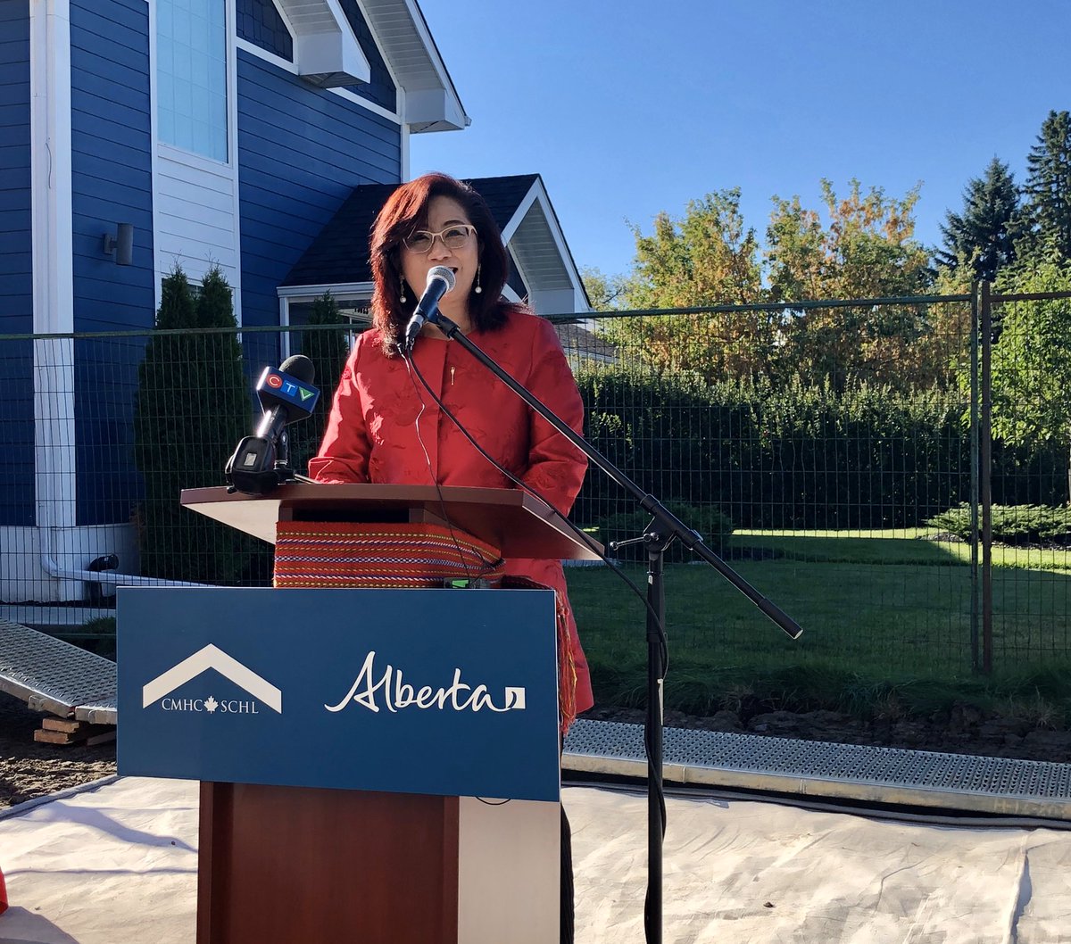 The governments of Alberta and Canada will fund a Métis Capital Housing Corporation affordable housing project to provide homes and create 60 jobs in Edmonton. Learn more:  http://www.alberta.ca/release.cfm?xID=731411B3C65E5-E1F1-88B1-AA1FE6C3FDE686A8  #abhousing  #abmetis 1/5