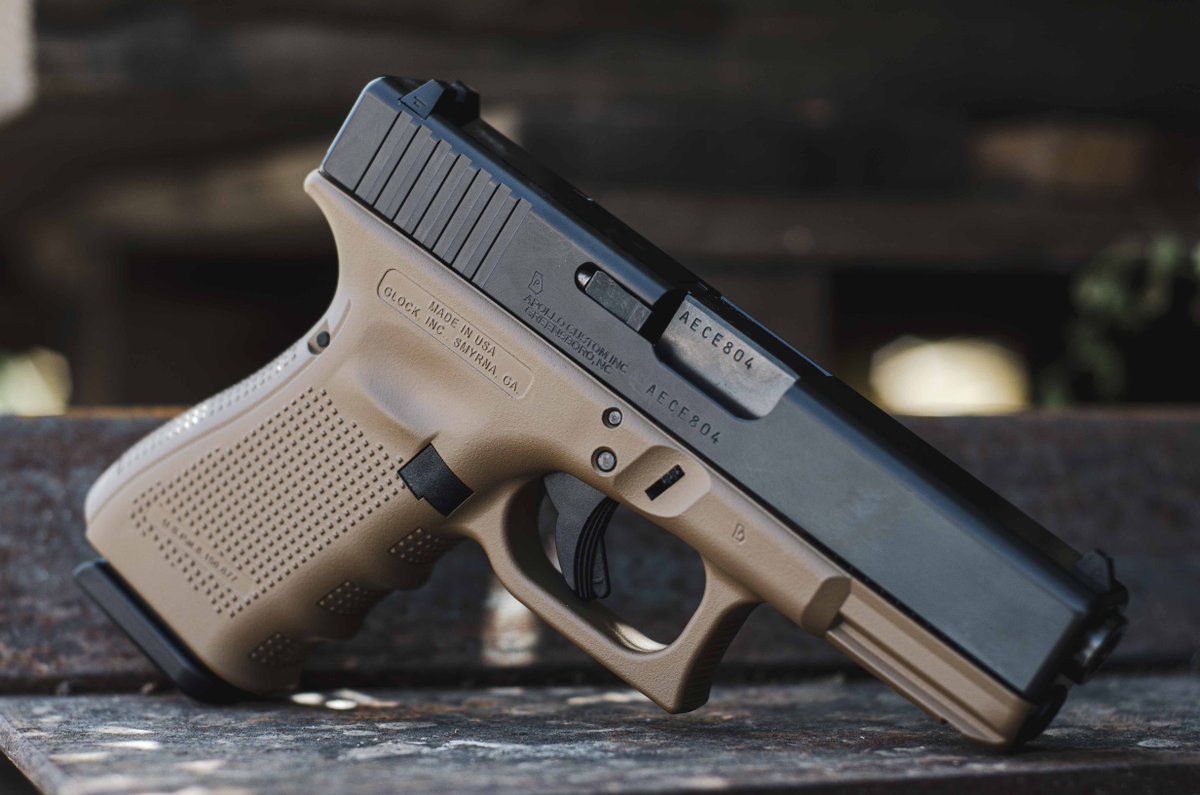 ScottsdaleGun's tweet photo. New Apollo Custom GLOCKS in today! Check out the shine on the slide - cerakoted black on FDE
--
@glockinc #glock #glock19 #glockgen4 #fde #apollocustom #customglock #glockcustom #cerakote #pewpew #pewpewlife #everydaycarry #2a #handguntraining #concealedcarry #ccw #dailybadass https://t.co/Fc803hzQsf