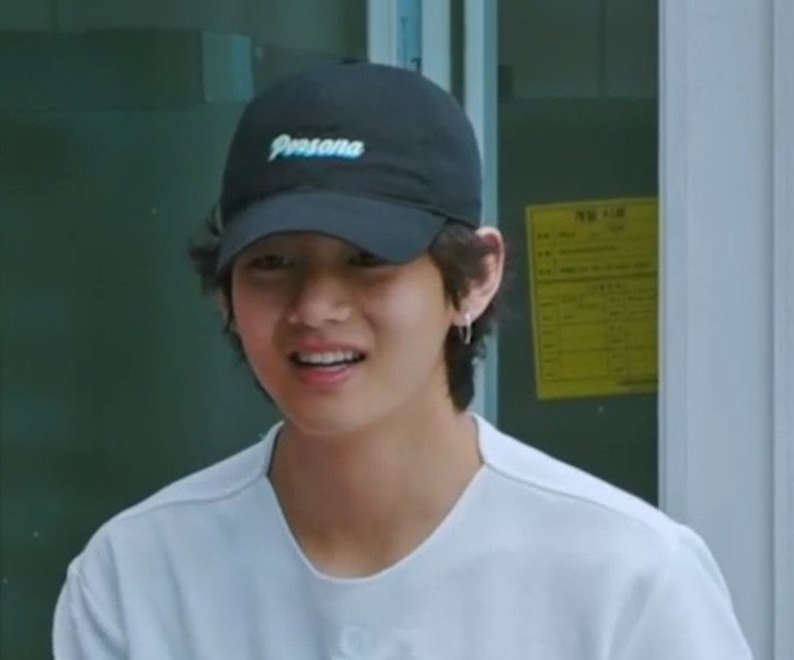 the persona cap looks great on taehyung 