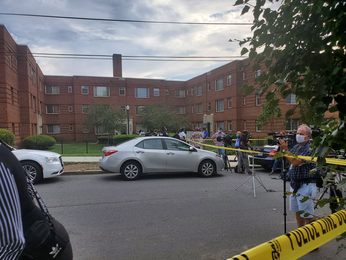 DMVBlackLives's tweet image. The young person shot by police has died. organizers are here now. #BlackLivesMatter #dcprotest