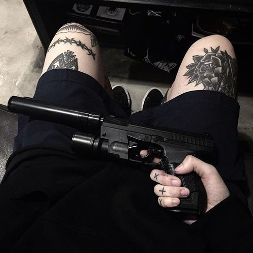 yellowminjimin's tweet photo. Fallen🕡 #Yoonmin au
Las cosas se ponen tensas cuando los dos asesinos seriales mejores pagados de todo asia se encuentran. Pero ¿Dejaran su vida pasada por su amor?
¿El hilo rojo existirá en ellos? https://t.co/TjRw2hbnFL