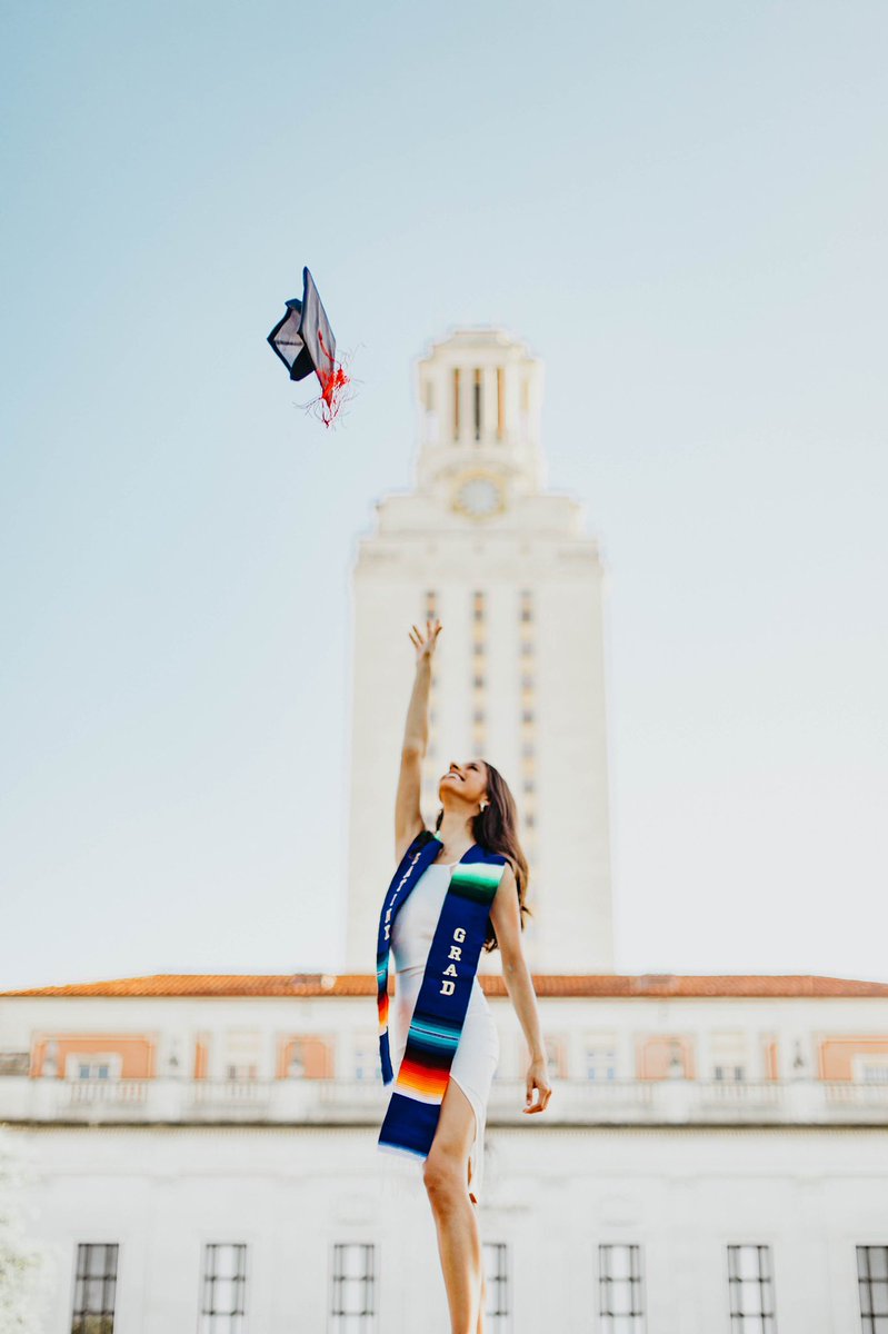 juliegarcia98's tweet image. ✔️First-generation Hispanic graduate 🇲🇽
✔️Honor grad💡
✔️Bachelor of Journalism from the  2nd best journalism program in the country 🎥
✔️Graduate from THE University of Texas at Austin 🤘🏽

#UT20 #UTgrad #TexasEx #UTAustin