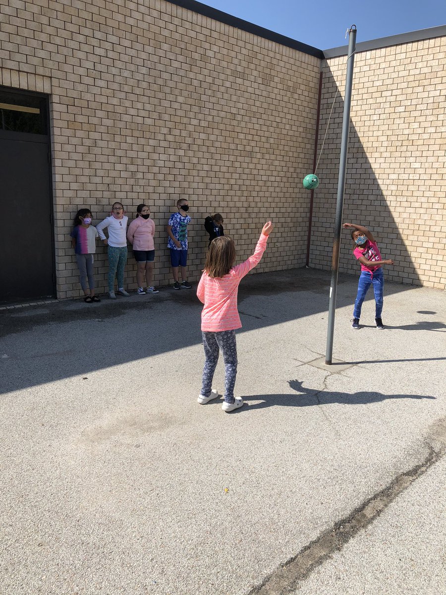TinaDonnell's tweet photo. A little recess fun! #lctitanhill #TH_Principal https://t.co/pjfFSGGJTA