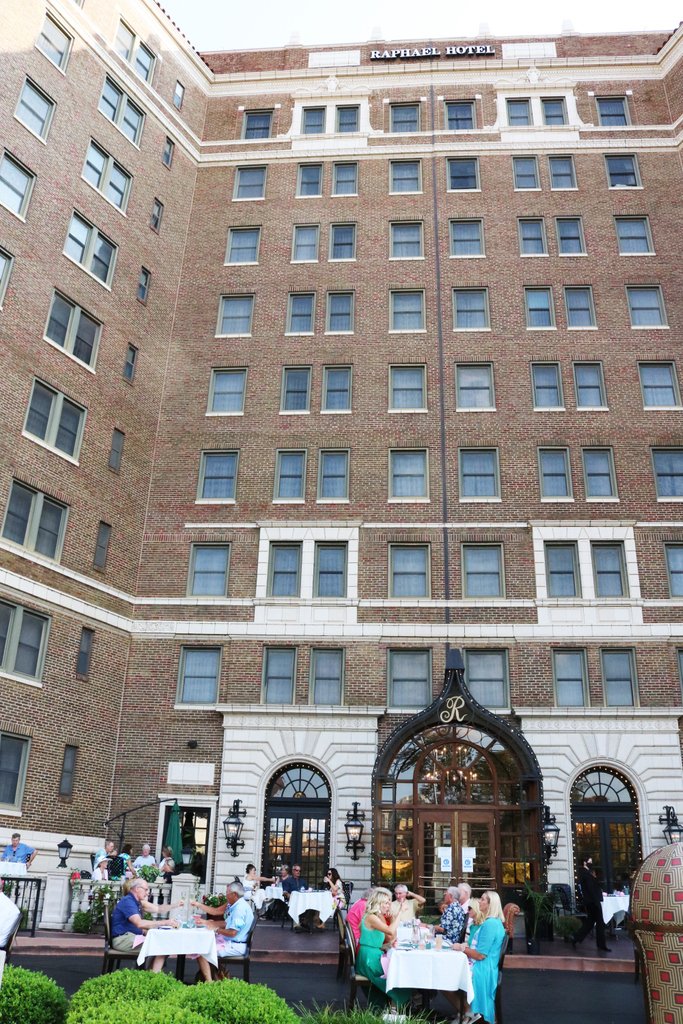 RaphaelHotelKC's tweet image. Have you had a chance to join us for Chaz's Patio Series this summer? We have a fun one coming up this month that you won't want to miss! Find details below👇

raphaelkc.com/chazontheplaza…

#kc #kcmo #plazakc #kansascity