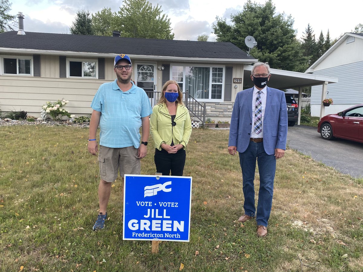 JillGreenFton's tweet image. Stopped to visit a new supporter ⁦@bradpond5⁩ and he wanted to be sure ⁦@34jallen⁩ saw his picture with the Premier #funstop #appreciatethesupporr