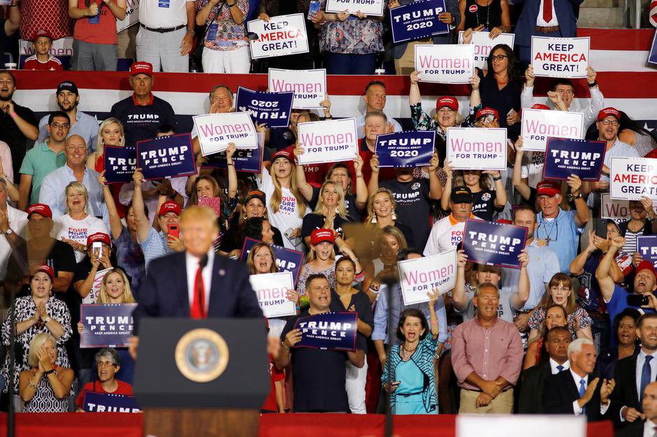 ⚠️ATTENTION ‘White Suburban Women’ Voters!⚠️Why the Hell R U all being USED by DEMs? U R a slice of America that is considered Intelligent & Safety Driven‼️So WHY THE HELL R POLLS showing U support Biden & NOT @realDonaldTrump ? SET MEDIA STRAIGHT! RT‼️🇺🇸
https://t.co/UfkIoV3cCM https://t.co/NDjHHWJcIB