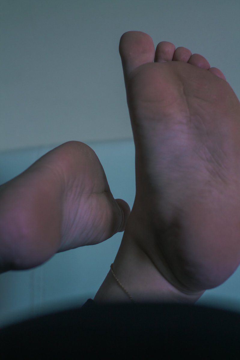 findommekatte's tweet photo. 🦶🏻💦💸
#footfetish #tattooedfeet #paypig #findomme #findom #humanatm #footworship #worshipfeet #footlocer #footkink #finsub #taskwhore #footsub #tasksub https://t.co/7C2gziEgI4