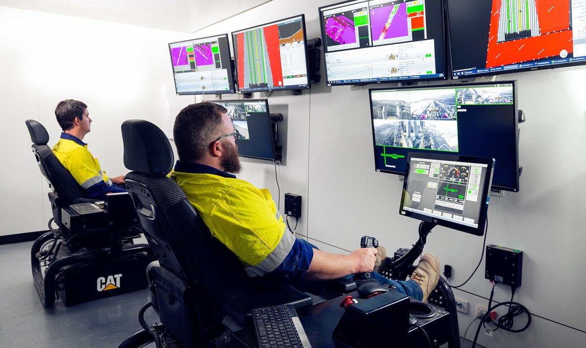 NationalGroupAU's tweet image. An inside look at Wolff Mining&apos;s SATS Truck Control Room. The Control Room can have multiple operators controlling up to four dozers each. For more info on our semi-autonomous tractor system technology (SATS) go to bit.ly/3hR47Ls #AutonomousMining #MiningNews