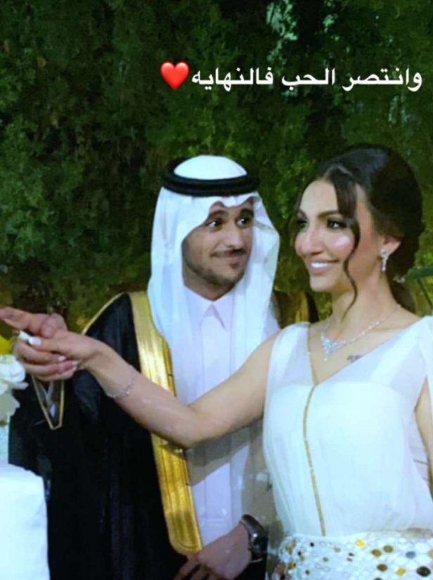 _tgi9's tweet photo. #هبه_حسين #عايض 
ياربي شعور حلو الله يرزقنا الحب الصادق يارب الله يوفقهم شعور جدا حلو جمعهم ربي بعد حب بالله😭⁦❤️⁩⁦❤️⁩⁦❤️⁩⁦❤️⁩ 
نظرات لبعض واضح الحب بعيونهم يارب انك توفقهم وعقبال الجميع يارب https://t.co/IfDkN3GxNP