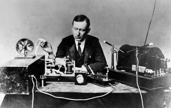 15In Tesla’s mind, Marconi had ripped him off. Inventor of the radio? What a joke. Hadn’t his own “Tesla Coils” made it possible to send and receive radio signals? Hadn’t he filed for patents first, in 1897?