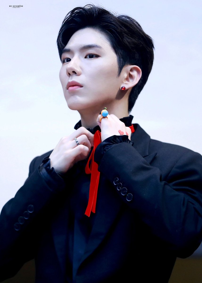 ~A Thread of 1705014 Kihyun~Black and Red Kihyun can do no wrong.(Credit to all fansites.Fansites on pics.) #KIHYUN  #기현  #MONSTA_X  #몬스타엑스 @OfficialMonstaX