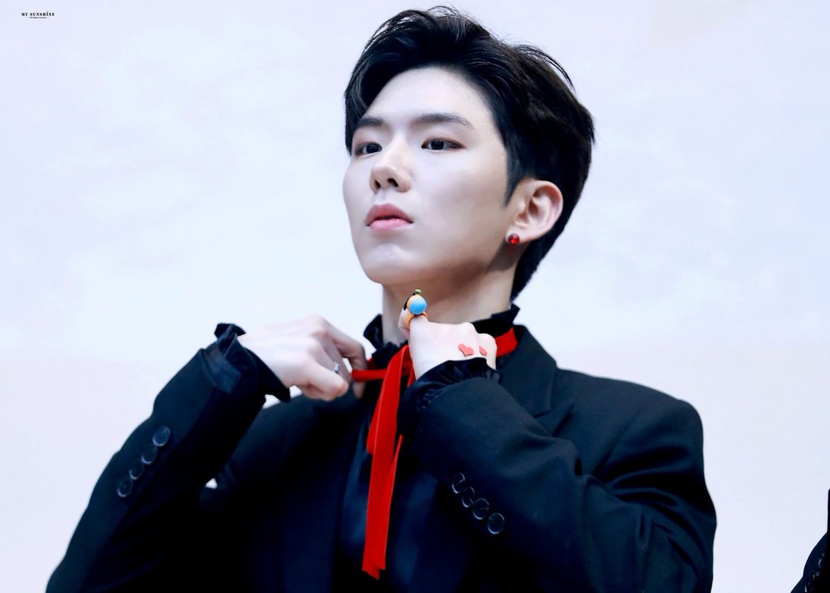 ~A Thread of 1705014 Kihyun~Black and Red Kihyun can do no wrong.(Credit to all fansites.Fansites on pics.) #KIHYUN  #기현  #MONSTA_X  #몬스타엑스 @OfficialMonstaX