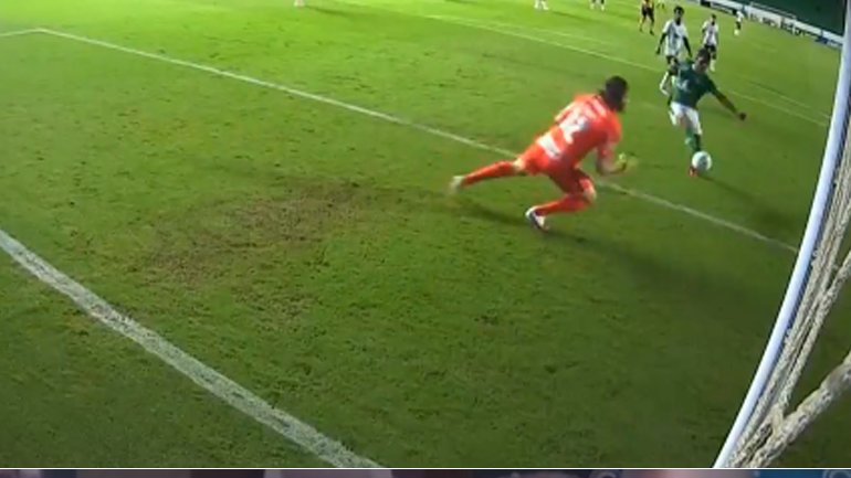SportsCenterBR's tweet photo. GOOOOOOOOOOOOOOOOOOOOOOOOOOL DO GOIÁS! VINICIUS EMPATA! Goiás 1 x 1 Corinthians https://t.co/JT7HvVqDXG