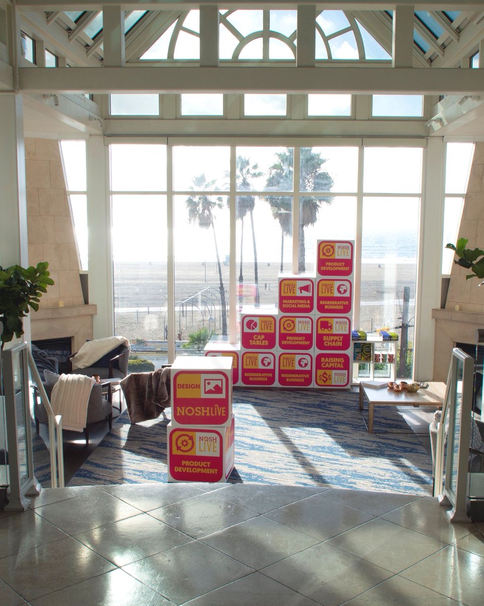 CyberCopy's tweet image. Event graphics for the #LoewsHotel in #SantaMonica for an event put together by #BevNet (fun times back when things were normal) 🤩 

#EventGraphics #VinylBanners #ReceptionGraphics #3DEventGraphics