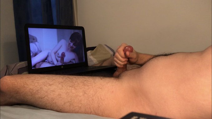 My dick look so small on my new video 😂 https://t.co/kQIzsMfDyN