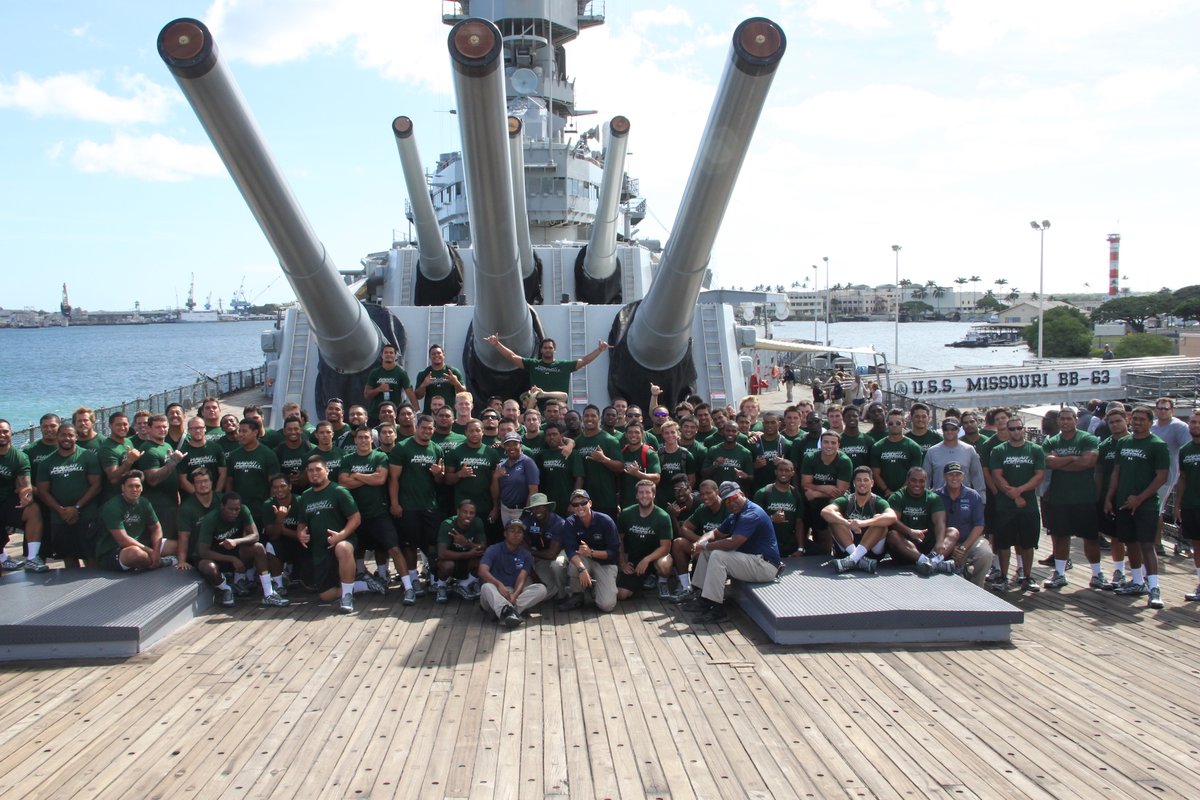 HawaiiFootball's tweet image. On the 75th anniversary of the end of World War II, we look back at #HawaiiFB's recent visits to the iconic @USSMissouri battleship.

#MightyMo | #GreatestGeneration