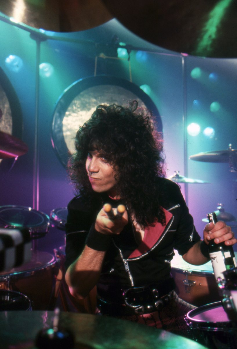 The petition worked! @MTVClassic is dedicating the 1st 1/2 hour of Metal Mayhem to @FrankieBanali this Friday @ 6pm PST/9pm EST for a 30 minute block of @QUIETRIOT videos airing w/ text honoring Frankie's memory. Set your DVRs. #MTVClassic #FrankieBanali #RIPFrankie
