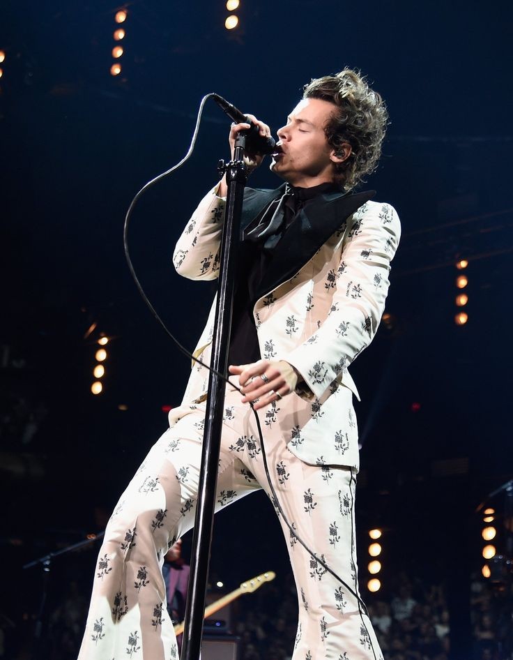 Harry Styles Live on Tour Suits as Nebulae, a thread.