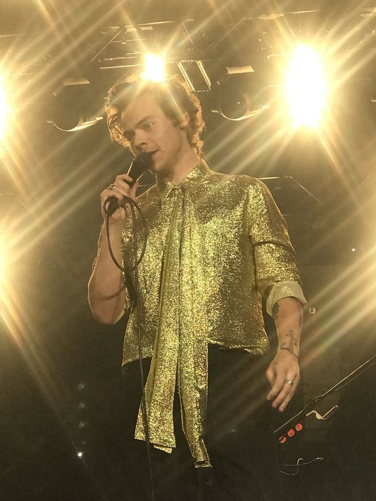 Harry Styles Live on Tour Suits as Nebulae, a thread.