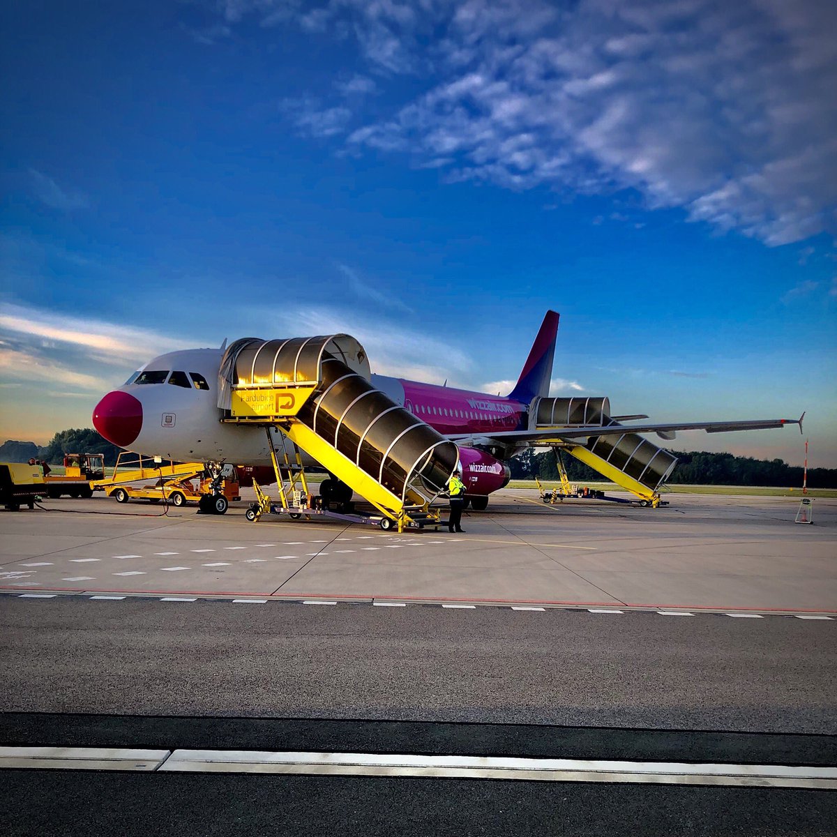janhrabal's tweet photo. Je tady na @aero_Pardubice první @WizzAir #WZ66231 z @AirportSikorsky a za chvíli nás jako #WZ66232 opustí zpět na Ukrajinu. Jen houšť!
#FlyFromPED #WizzAir https://t.co/OWjku2LqsB