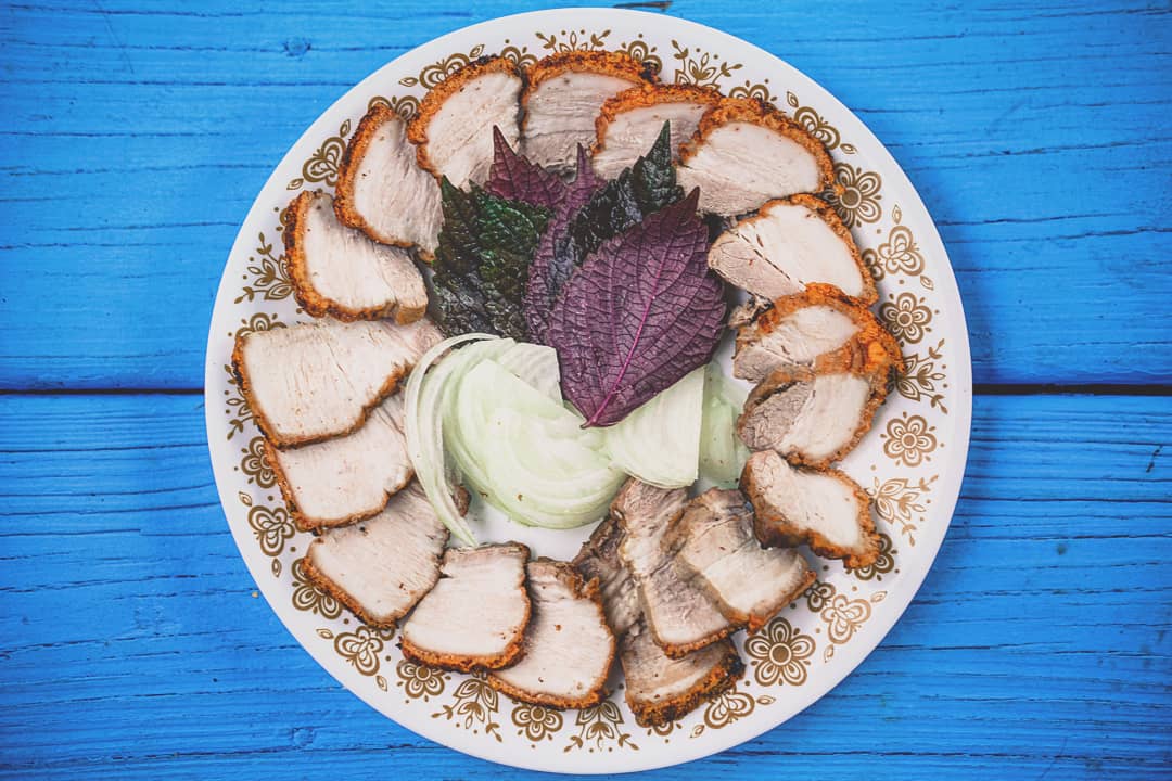 LittledragonMei's tweet photo. Have you not seen this beautiful crispy pork belly bowl and plate?? It's because I ate it all.
Eh heh heh heh
#foodporn #crispyporkbelly #siuyuk https://t.co/GaduX6BUf5
