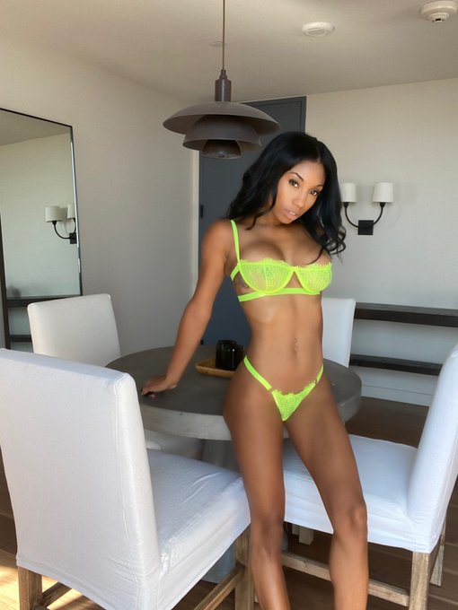 Babe ... you there? https://t.co/nLcDORKnTa