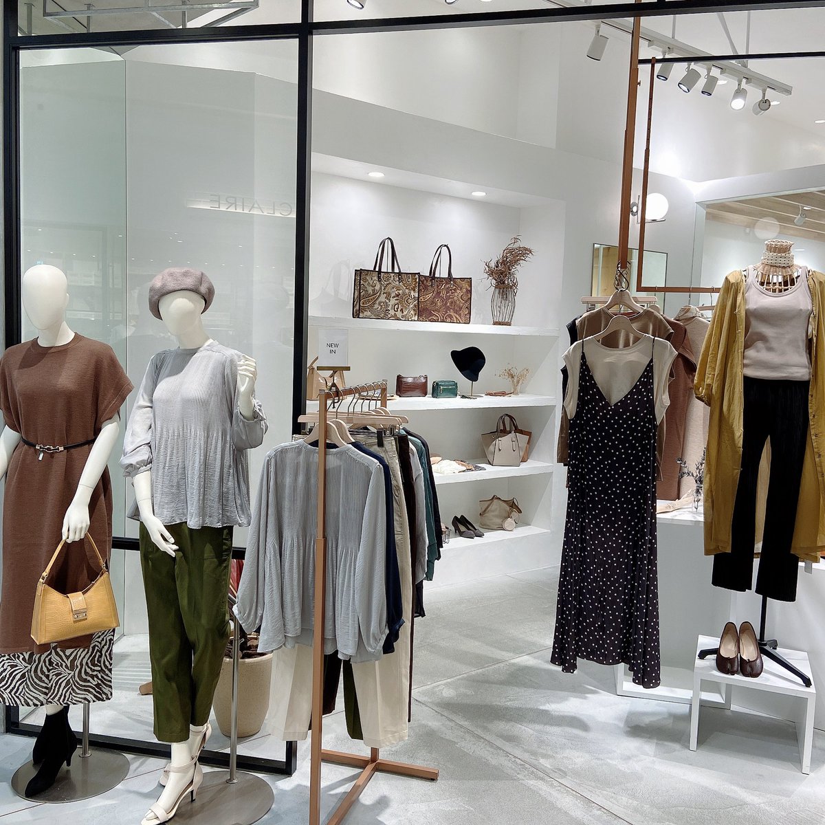 Doux Archives 店舗紹介 開放感がある内装がオシャレな 西宮ガーデンズ店 関西でおしゃれトークをしたいなら ココ ドゥアルシーヴno 1の接客上手な店長が笑顔でお待ちしております Douxarchives 阪急西宮ガーデンズ aw T Co Doux Archives 店舗紹介 開放感がある内装がオシャレな 西宮ガーデンズ店 関西でおしゃれトークをしたいなら ココ ドゥアルシーヴno 1の接客上手な店長が笑顔でお待ちしております Douxarchives 阪急西宮ガーデンズ aw T Co