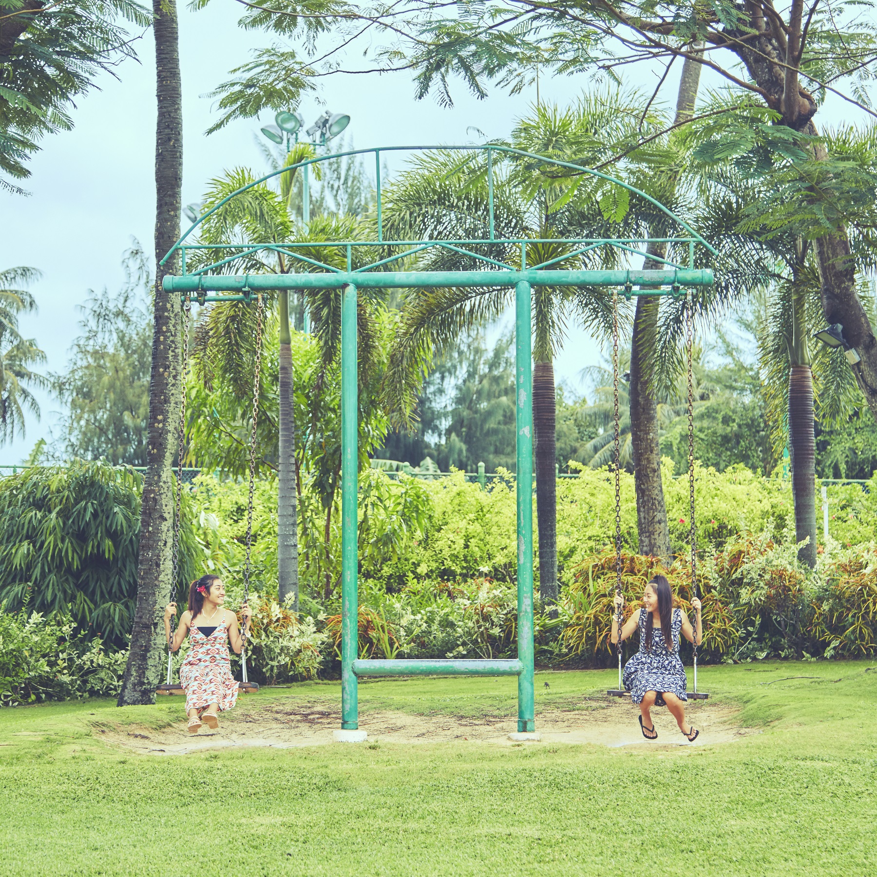 マリアナ政府観光局 ハイアット リージェンシー サイパンに滞在するなら 童心に帰って遊べるブランコもある緑豊かなお庭を散歩してみて サイパン ホテル ハイアット 旅行 T Co 8upbhsfadm Twitter