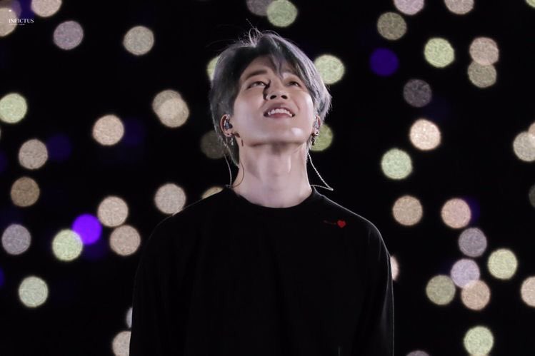 Once again, the angel, Jimin, looks up to the stars in the sky, while ARMY looks up to the stars on stage.