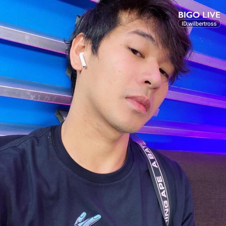 Divine157's tweet photo. Come and see 🅺&amp;🆀🦁Wilbert R's LIVE in #BIGOLIVE: BERMONTHS!!!!  https://t.co/WD3OFJ6WE2 https://t.co/GUy5suJMFz