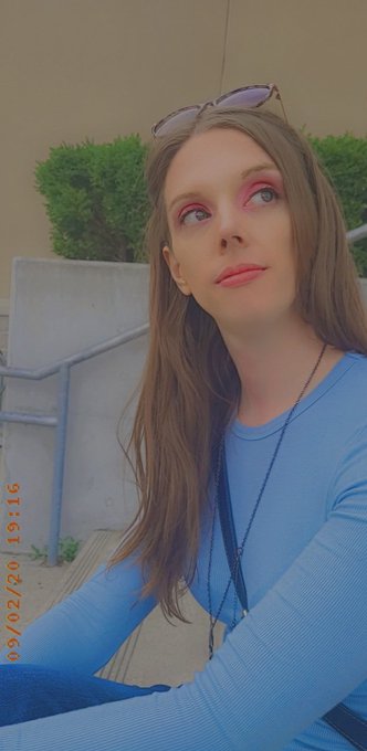 Fiiiilters someone finally took pity on me and taught me how to dress https://t.co/zVqMc1wlE9