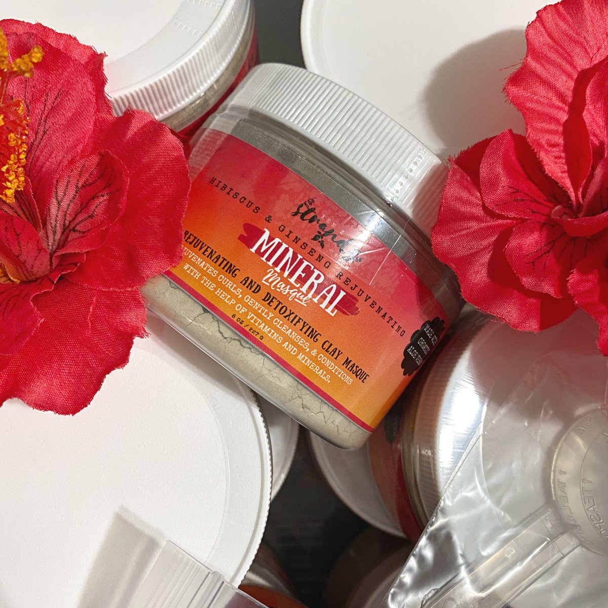 kenzstrandz's tweet image. Measure. Mix. Apply!
• Our Hibiscus + Ginseng Rejuvenating Mineral Masque🌺 is the perfect monthly treatment for your curls! 💜💚 

• Spice it up and add it to your skin routine as a detox! Comment down below with your results! #getstranded💜💚