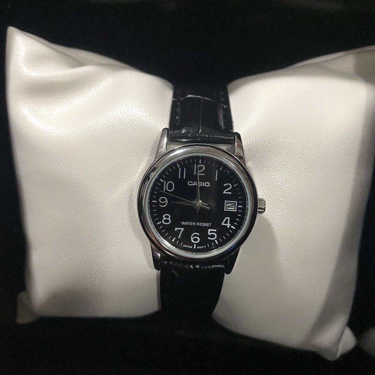 gmcrzsx's tweet photo. Casio แท้100%
รุ่น : LTP-V002L-1B สายหนัง กระจกมิเนรัล กันน้ำ
สภาพ : 100% แค่ลองใส่ค่า อุปกรณ์ครบ
ส่งต่อ : 600 บาท รวมส่ง
สนใจติดต่อ line : galezx #casiothailand #casio #casiothai #casioth #ᴄᴀsɪᴏᴛʜᴀɪʟᴀɴᴅ #ส่งต่อนาฬิกา #นาฬิกาcasio #นาฬิกาข้อมือ #เวลา #ของมันต้องมี #สายเกา https://t.co/zJZT8kEZeq