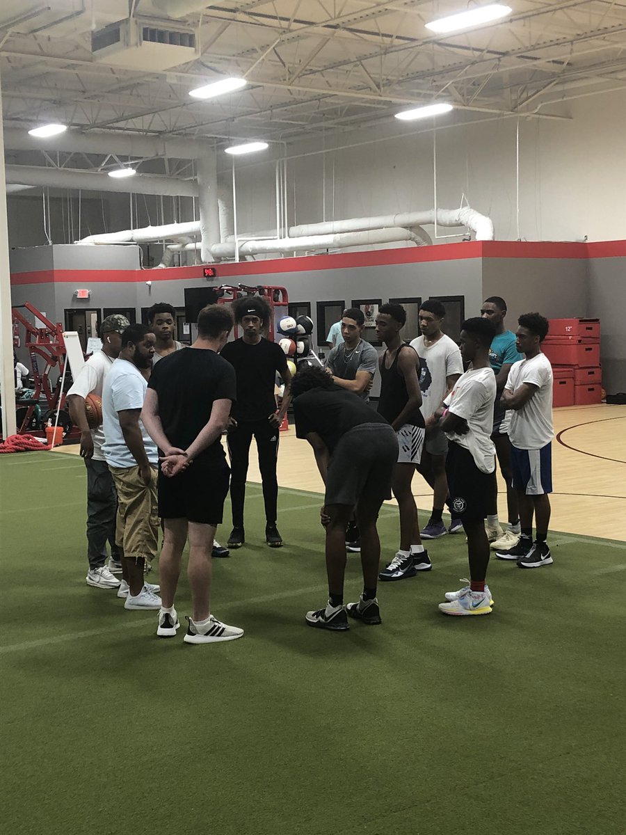 up2023's tweet photo. Thank you Coach Jack Shaughnessy @jshaughn_23 from Seattle University for coming to our practice tonight. https://t.co/iWUvgpx3YB