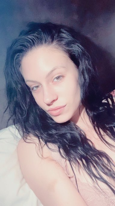 Rare picture of me without my eyebrows filled in. Good night everyone 😴 https://t.co/ru4UZltFUL