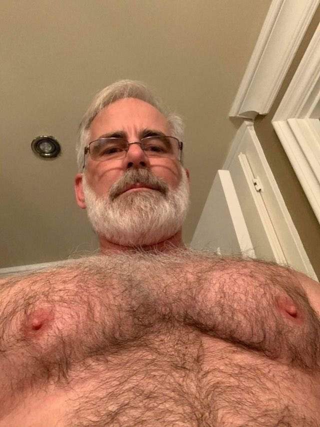 September 2, 2020 #hairsome #hairychest #hairygay #hairyfan #scruff #beardedhomo #beard #hairymen #gay