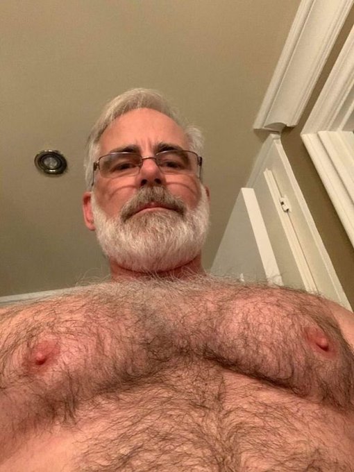 September 2, 2020 #hairsome #hairychest #hairygay #hairyfan #scruff #beardedhomo #beard #hairymen #gay