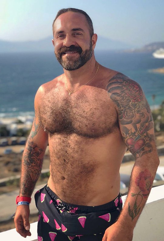 September 2, 2020 #hairsome #hairychest #hairygay #hairyfan #scruff #beardedhomo #beard #hairymen #gay